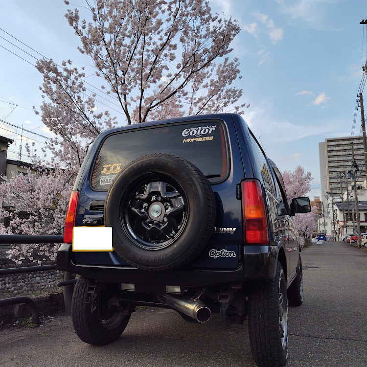 ジムニーのいつもいいね＆コメントありがとうございます・サクラと愛車・林道ツーリング行きたい・久しぶりの投稿ですに関するカスタム事例の投稿画像2枚目