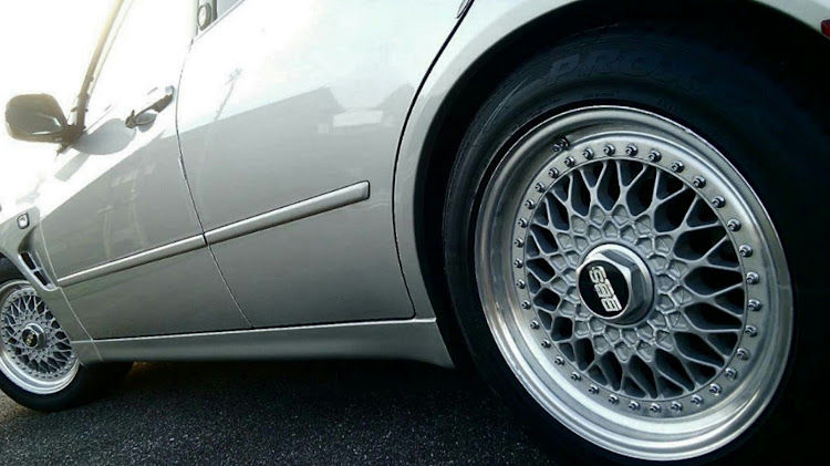 アルテッツァの深リム・BBS RS・ワイドフェンダー・チャージスピード・ピレリに関するカスタム事例の投稿画像3枚目