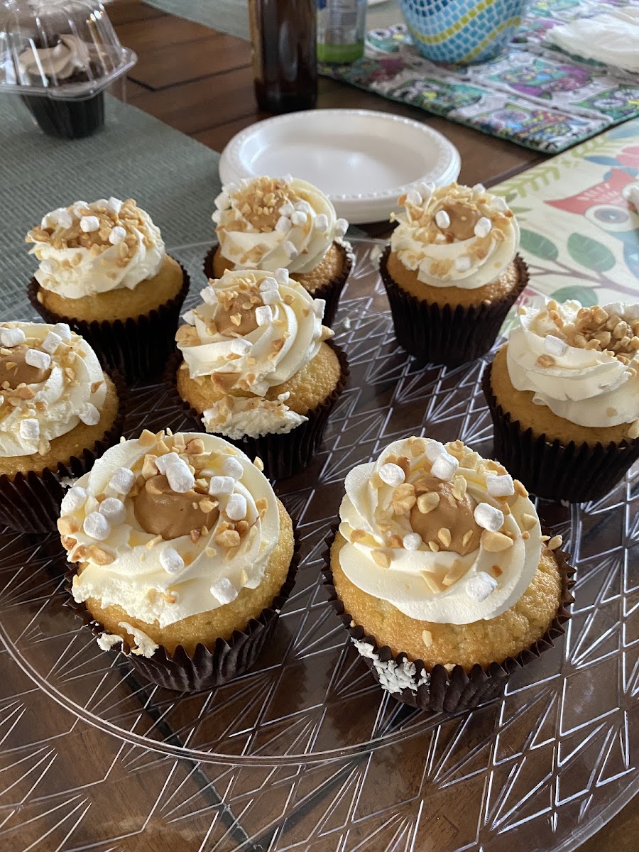 Fluffernutter cupcakes