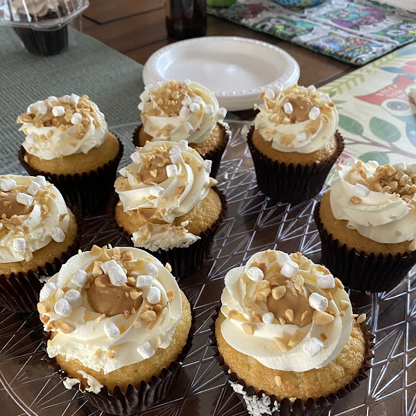 Fluffernutter cupcakes