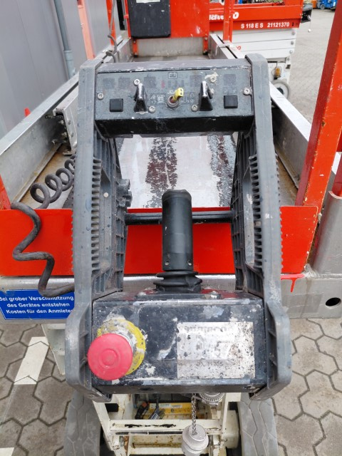 Picture of a JLG 2630ES