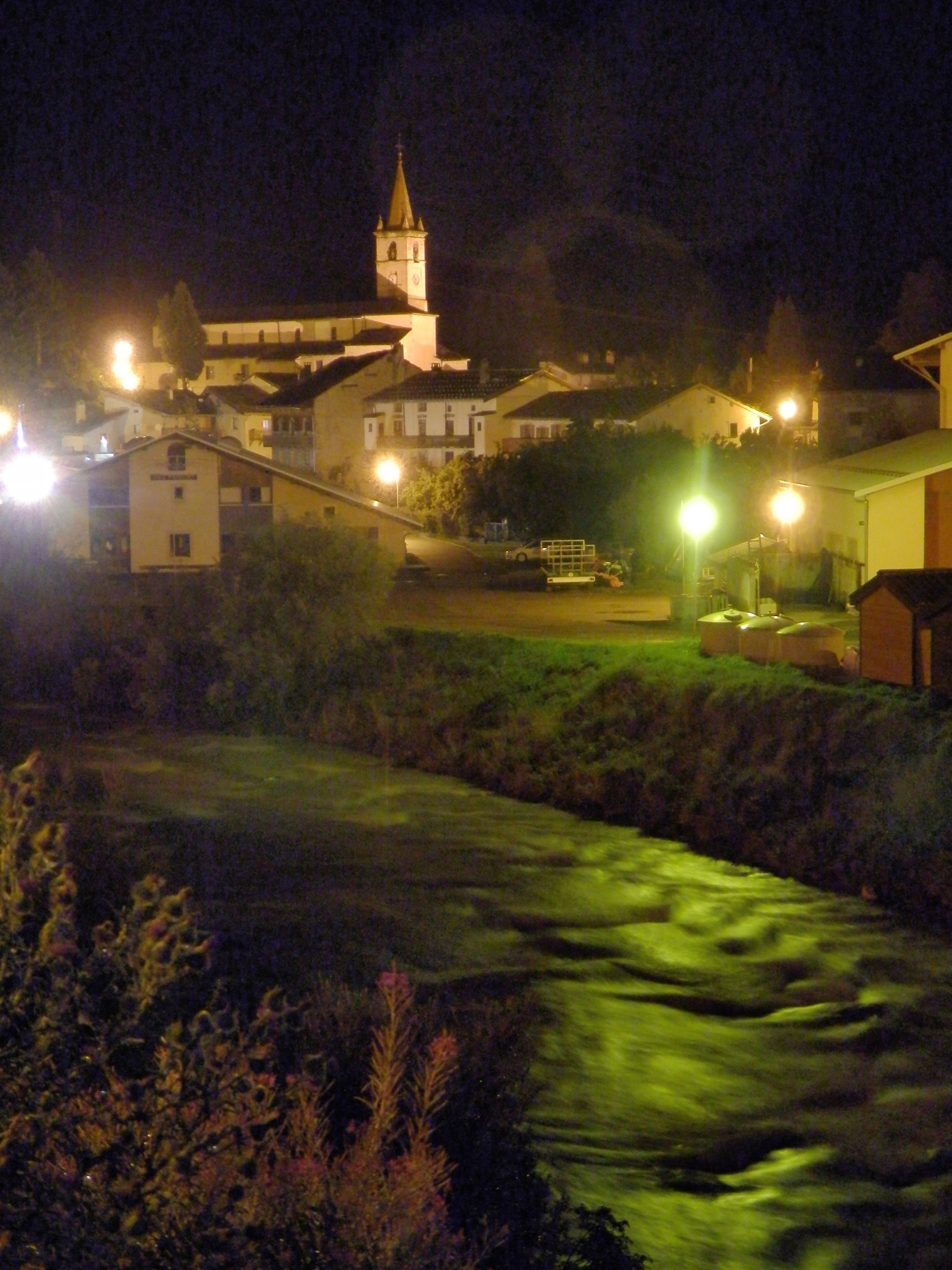 Termignon ed il torrente Arc di notte di fotorobi