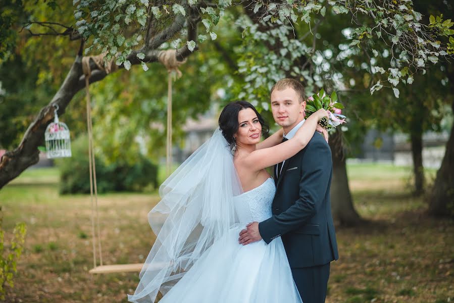 Jurufoto perkahwinan Alena Bocharova (lenokm25). Foto pada 27 Mac 2017