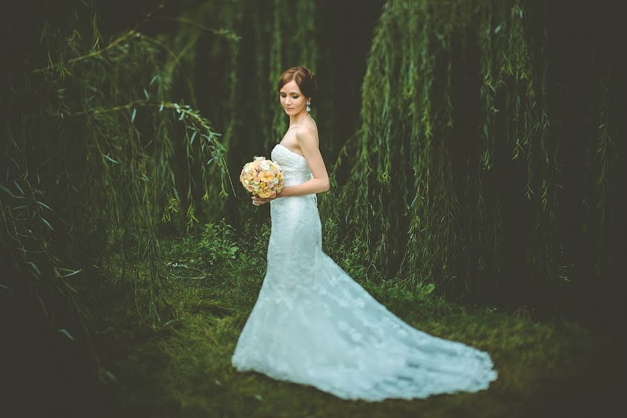 Wedding photographer Evgeniy Flur (fluoriscent). Photo of 13 April 2014