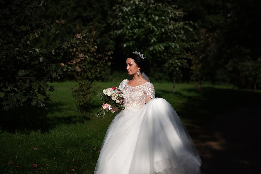 Bröllopsfotograf Olga Tkachenko (tkachenkooly). Foto av 16 oktober 2019