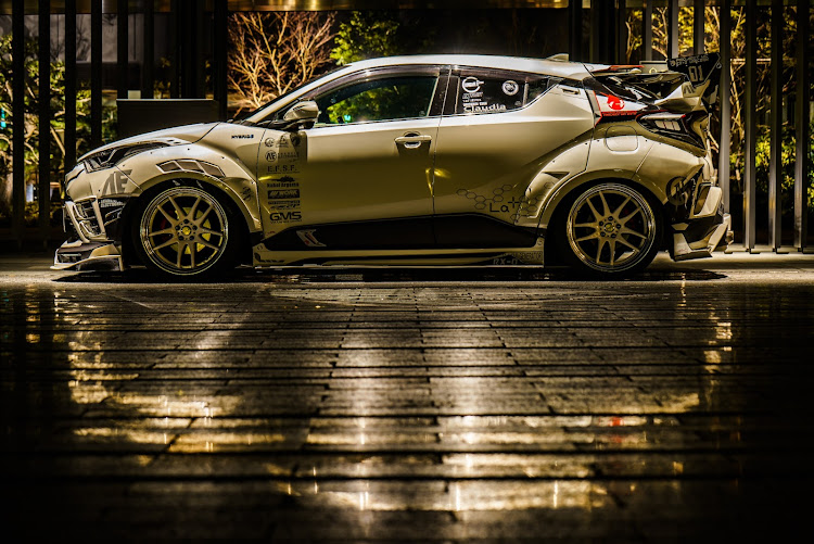 C-HRのROWEN・beyond_suv・elford_japan・workwheelsjapan・S.F.T_CUSTOM.LED.PROCESS_に関するカスタム事例の投稿画像1枚目