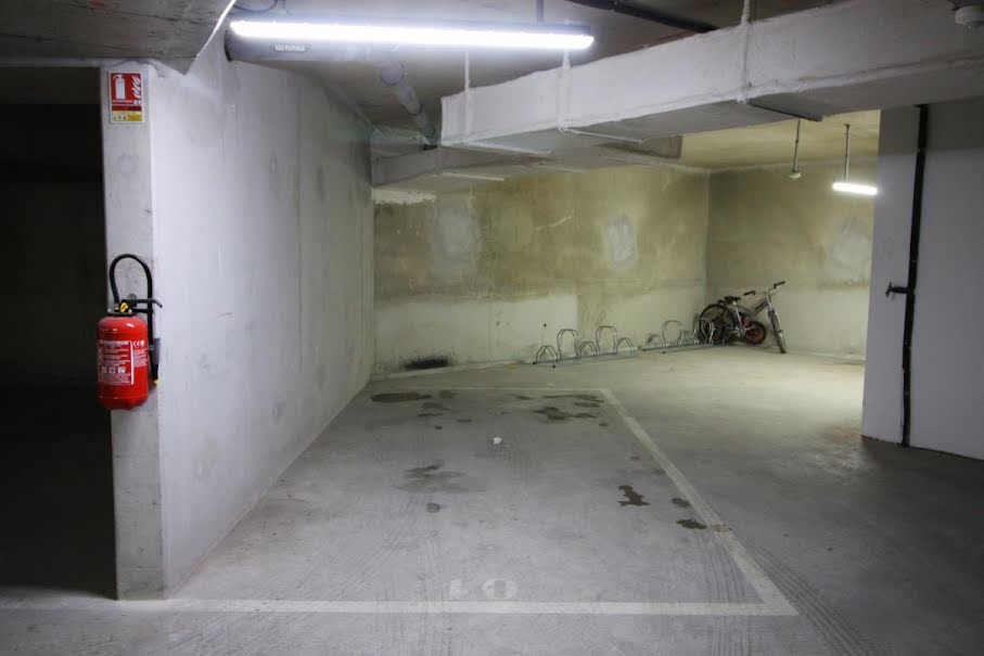 Vente parking  12 m² à Le Bourget (93350), 12 000 €