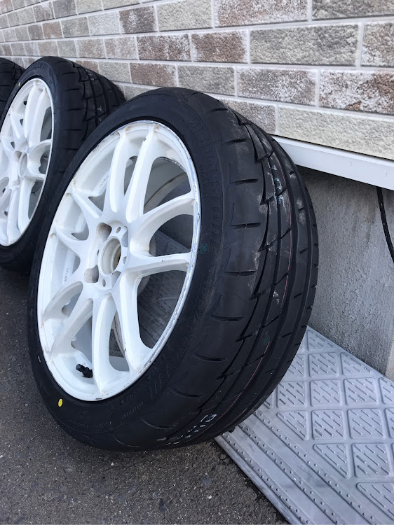 フィットの夏タイヤ・POTENZA RE003・ホワイトレターに関するカスタム事例の投稿画像1枚目