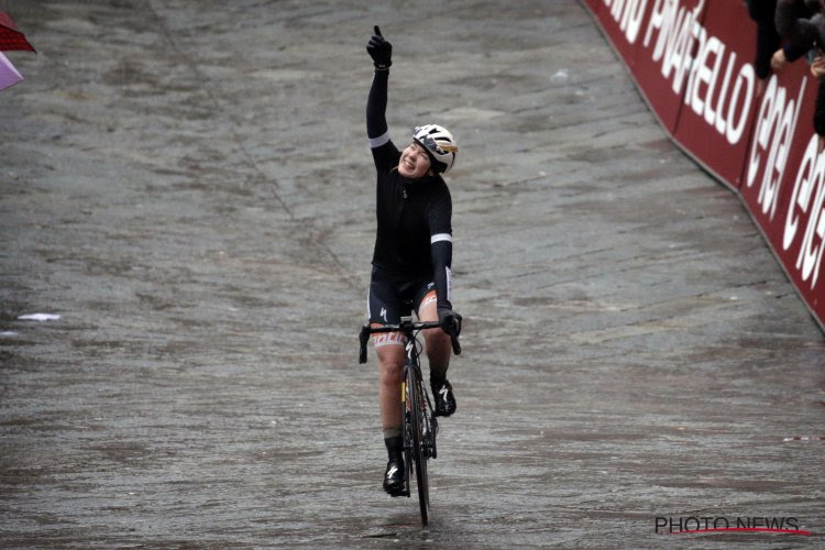 ? Olympische kampioene triomfeert in loodzware Strade Bianche bij de vrouwen