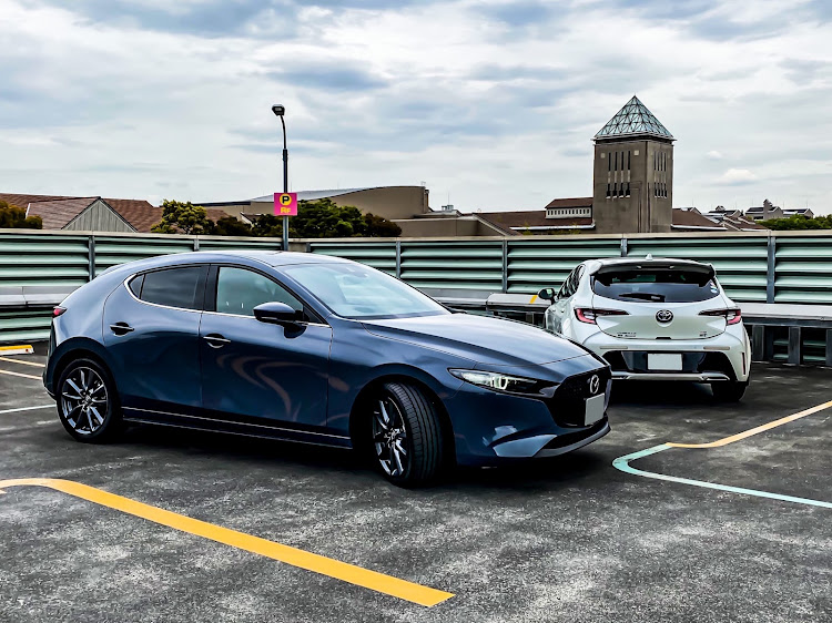 カローラスポーツのMAZDA3ファストバック・コラボ撮影・イケメンライバル対決のゆくえはに関するカスタム事例の投稿画像9枚目