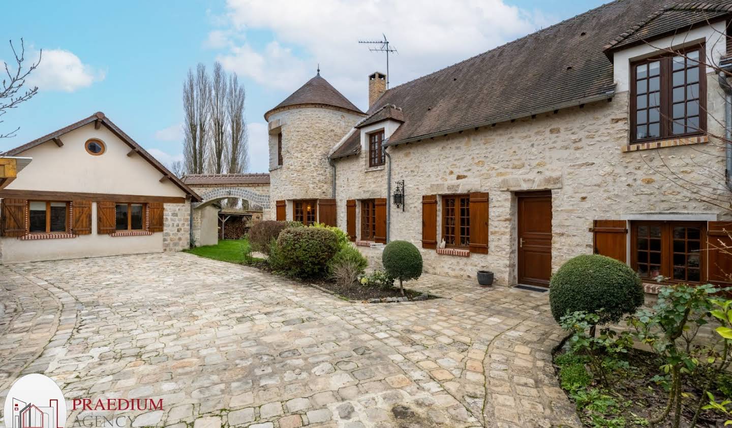 House with garden and terrace D'Huison-Longueville