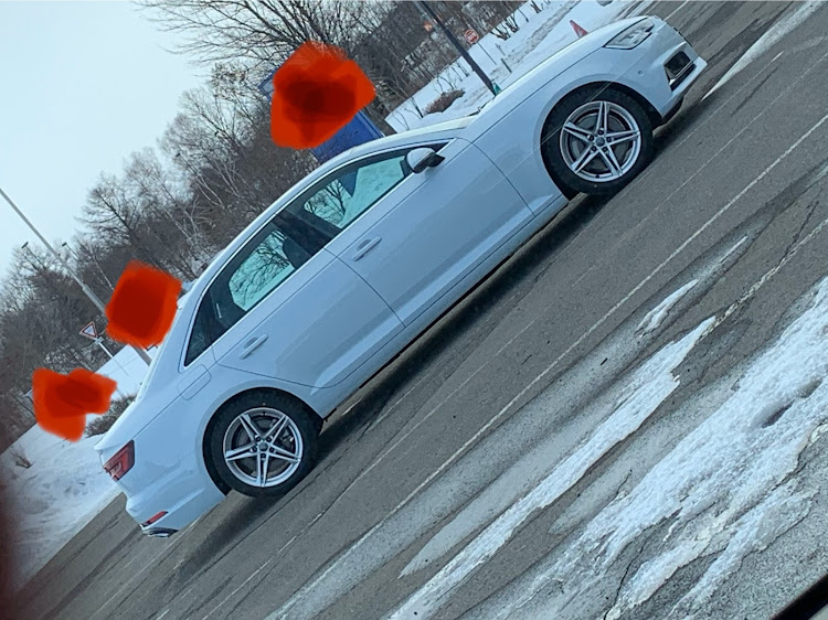 こうたん（Team'sLowgun 北海道）さんが投稿したaudi a4・加速たまらん・いい車に関するカスタム事例の投稿画像1枚目