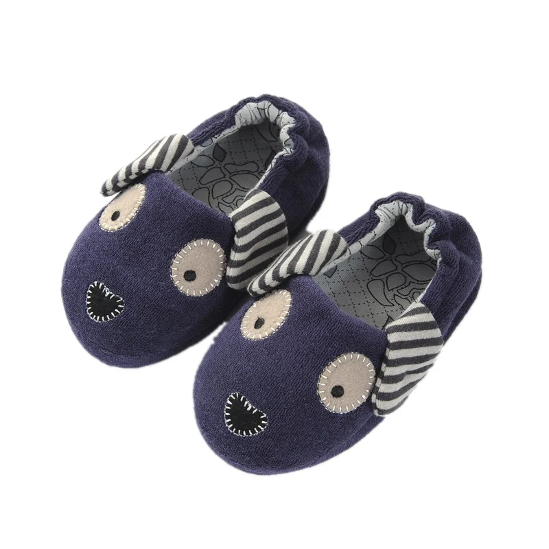 Pantofole calde in cotone per bambini con disegni animati, per mantenere i piedini dei più piccoli al caldo e comodi in casa.