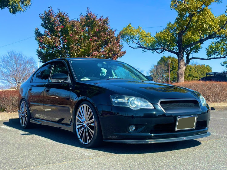 レガシィB4のホイール交換・車高調整に関するカスタム事例の投稿画像1枚目