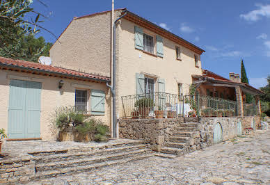 House with pool and garden 9