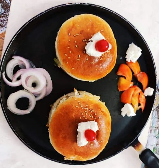 Makhani Paneer Burger