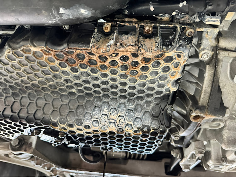 TTSクーペのメンテナンス記録・オイル漏れ修理・水漏れ修理・12万キロのご老体・12万キロでもstage2に関するカスタム事例の投稿画像7枚目