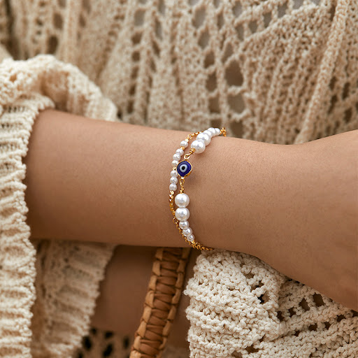 Title 17, Elegant Retro European and American Jewelry. En...