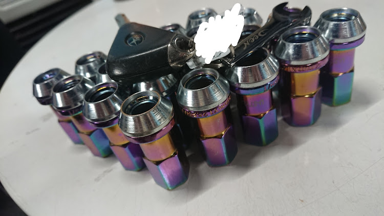 レガシィB4の自己満足の世界・ホイールナット・BCS・専属様はあたおか笑・#LEGACYに関するカスタム事例の投稿画像3枚目