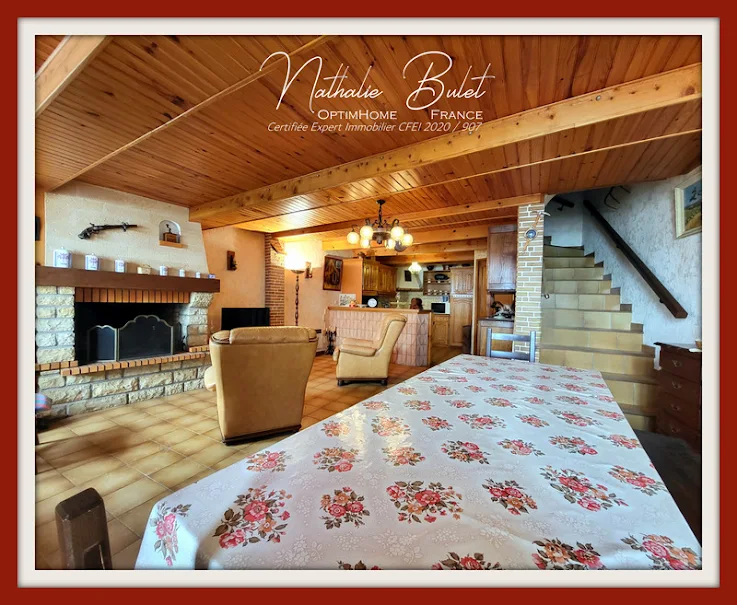 achat Maison à Babeau-Bouldoux (34) - Salon avec cheminée et cuisine ouverte