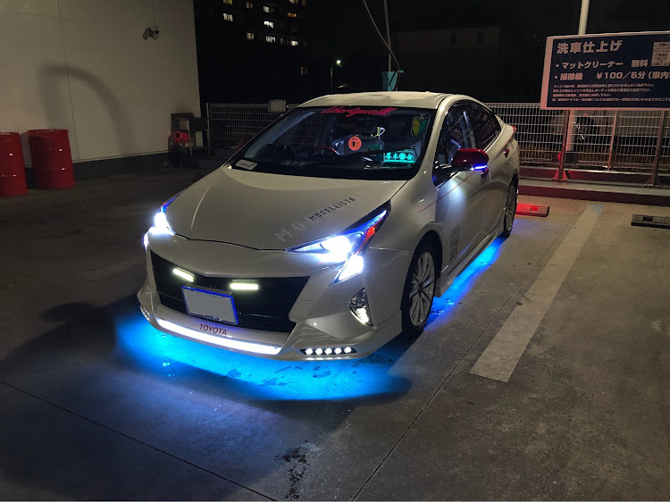 プリウスのドライブ・洗車・DIY・ヘッドライト交換に関するカスタム事例の投稿画像1枚目