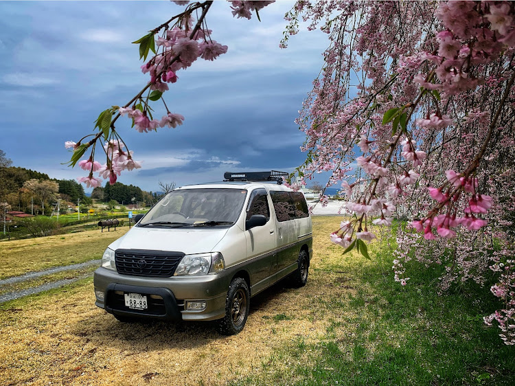 グランドハイエースのリフトアップ・KENDA・TE37X・桜・kr28に関するカスタム事例の投稿画像4枚目