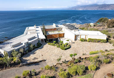 House with garden and terrace 2