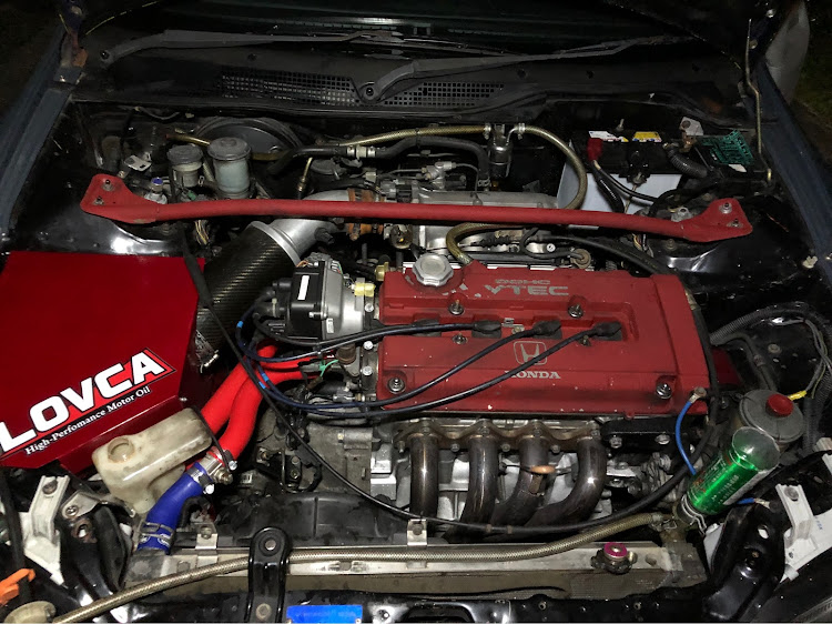 シビックのDIY・VTEC・キャンディレッド・HONDA・友達のオトン作に関するカスタム事例の投稿画像1枚目