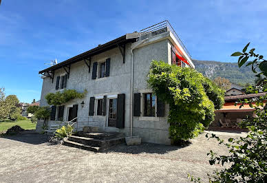 House with garden and terrace 2