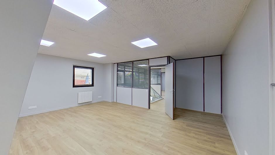 Location  locaux professionnels 4 pièces 30 m² à Domont (95330), 950 €