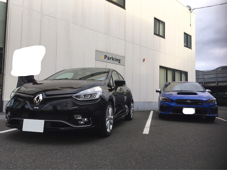 WRX STIのルノー・ルーテシア・カルロス・ンゴに関するカスタム事例の投稿画像1枚目