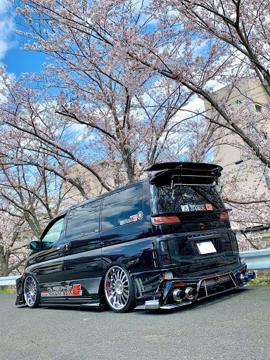 エルグランド E51の愛車紹介 ワンオフマフラー ワンオフエアロ 桜と愛車 E51エルグランドに関するカスタム メンテナンスの投稿画像 車のカスタム 情報はcartune