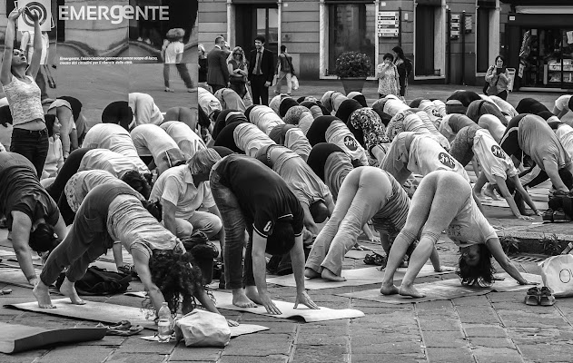 Yoga di massa di Caterina Ottomano