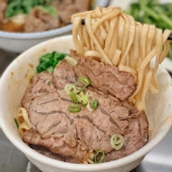 牛老二牛肉麵館(興中本店)