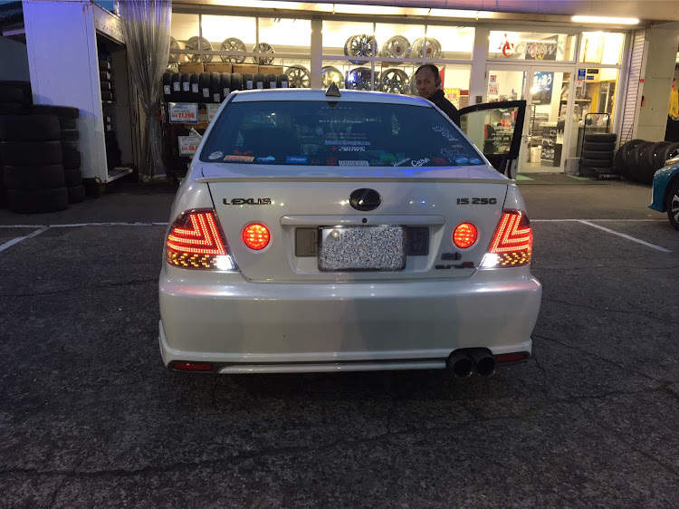 アルテッツァのテールランプ・ワンオフ・LEDテール・現行風・無ければ作るに関するカスタム事例の投稿画像1枚目