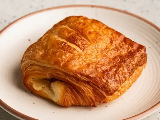 Smoked Chicken Ham & Cheese Croissant