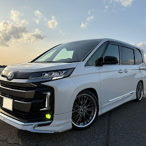 ノア ZWR90W