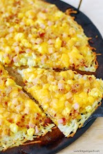 Breakfast Pizza with Hash Brown Crust was pinched from <a href="http://www.thegunnysack.com/2014/10/breakfast-pizza-hash-brown-crust.html" target="_blank">www.thegunnysack.com.</a>