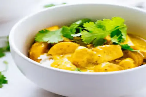 Chicken Yellow Thai Curry With Steam Rice