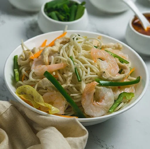 Wok Tossed Hakka Noodles