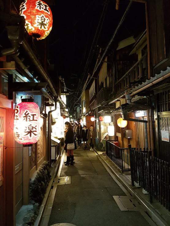 igoiseeishoot: Yasaka Shrine, Gion Shirakawa and Pontocho Alley at night