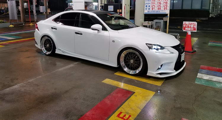 ISの洗車・Lexus・エムズガレージ・ガソスタは盛れる・ナンバー編集動画で見えてるwwwに関するカスタム事例の投稿画像5枚目