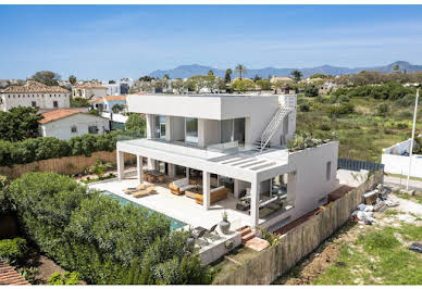 Maison avec piscine et terrasse 19