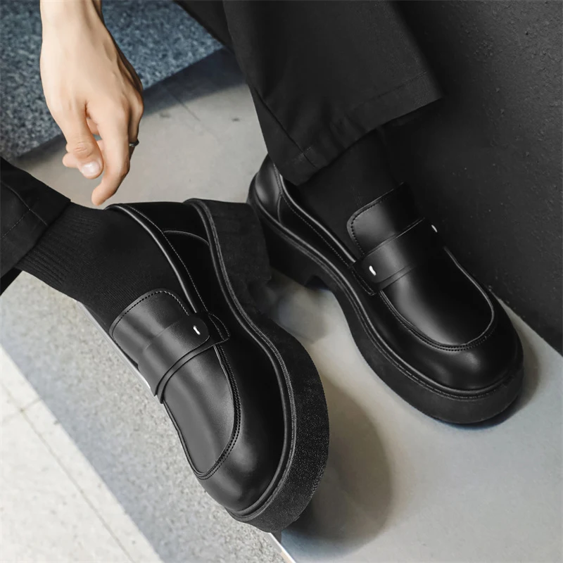Scarpe in pelle britanniche da uomo, casual di alta qualità con suola spessa, per comfort e stile impeccabili.