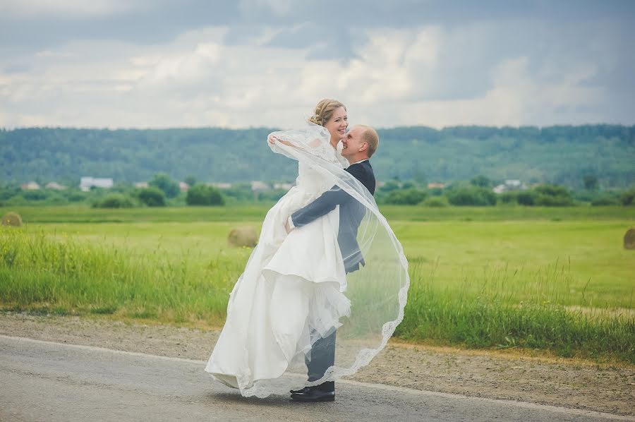 Hääkuvaaja Anton Dirin (nirid). Kuva otettu 21. toukokuuta 2014