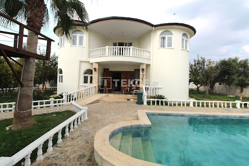 Maison avec piscine et terrasse 2