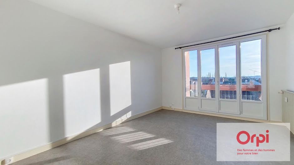 Location  appartement 3 pièces 64 m² à Montluçon (03100), 595 €