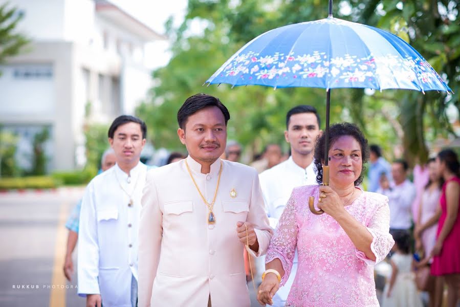 Fotógrafo de casamento Ruk Thongruk (46designphoto). Foto de 8 de setembro 2020