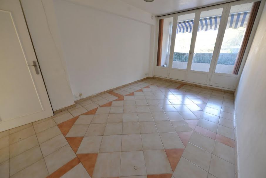 Vente appartement 3 pièces 56 m² à Grasse (06130), 85 000 €