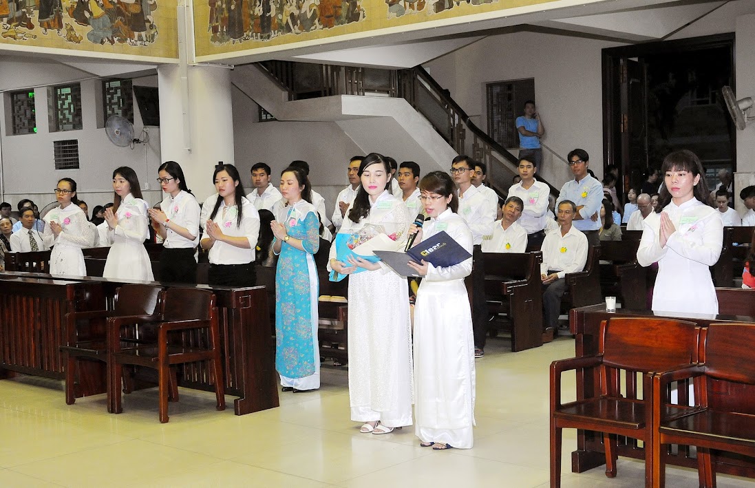 Hồng Ân Thiên Chúa trong ngày Lãnh Nhận Các Bí Tích Khai Tâm Kitô Giáo